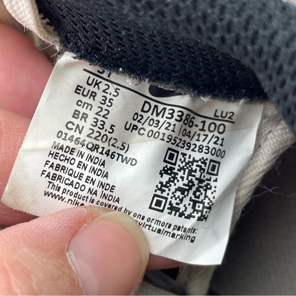 Nike Air Force 1 LV8 White Black Gold Kids Trainers UK2.5 DM3386-100 - Picture 8 of 9